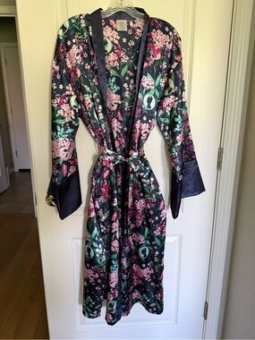 Izzy & LIV Bridgerton Floral Satin Navy Robe with Floral Print Size M/L